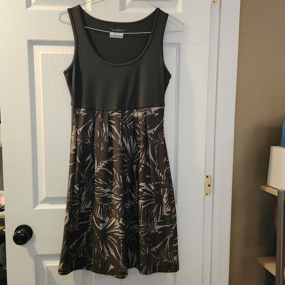 Columbia Sportswear Company Dresses & Skirts - Columbia Omni-Shade Sun Protection S/P with pockets